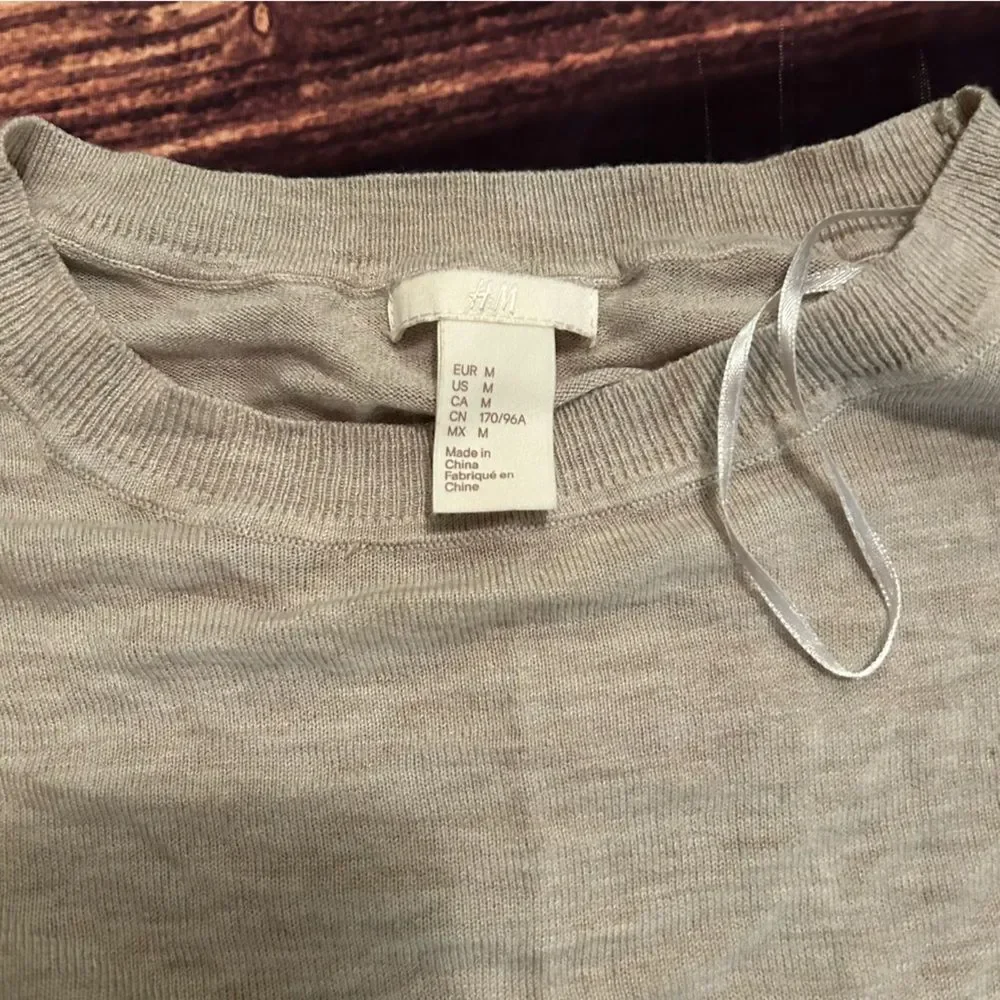 Women’s H&M Basic Grey Sweater Size M